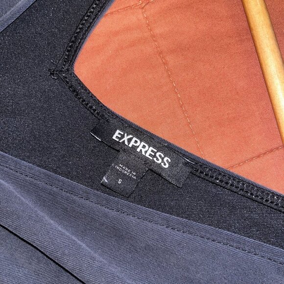 Express Black V-Neck Ruched Front Elastic Waistband Women's Jumpsuit Size S - Picture 6 of 10